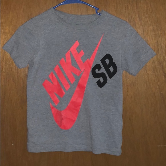 Nike shirt - Picture 1 of 1